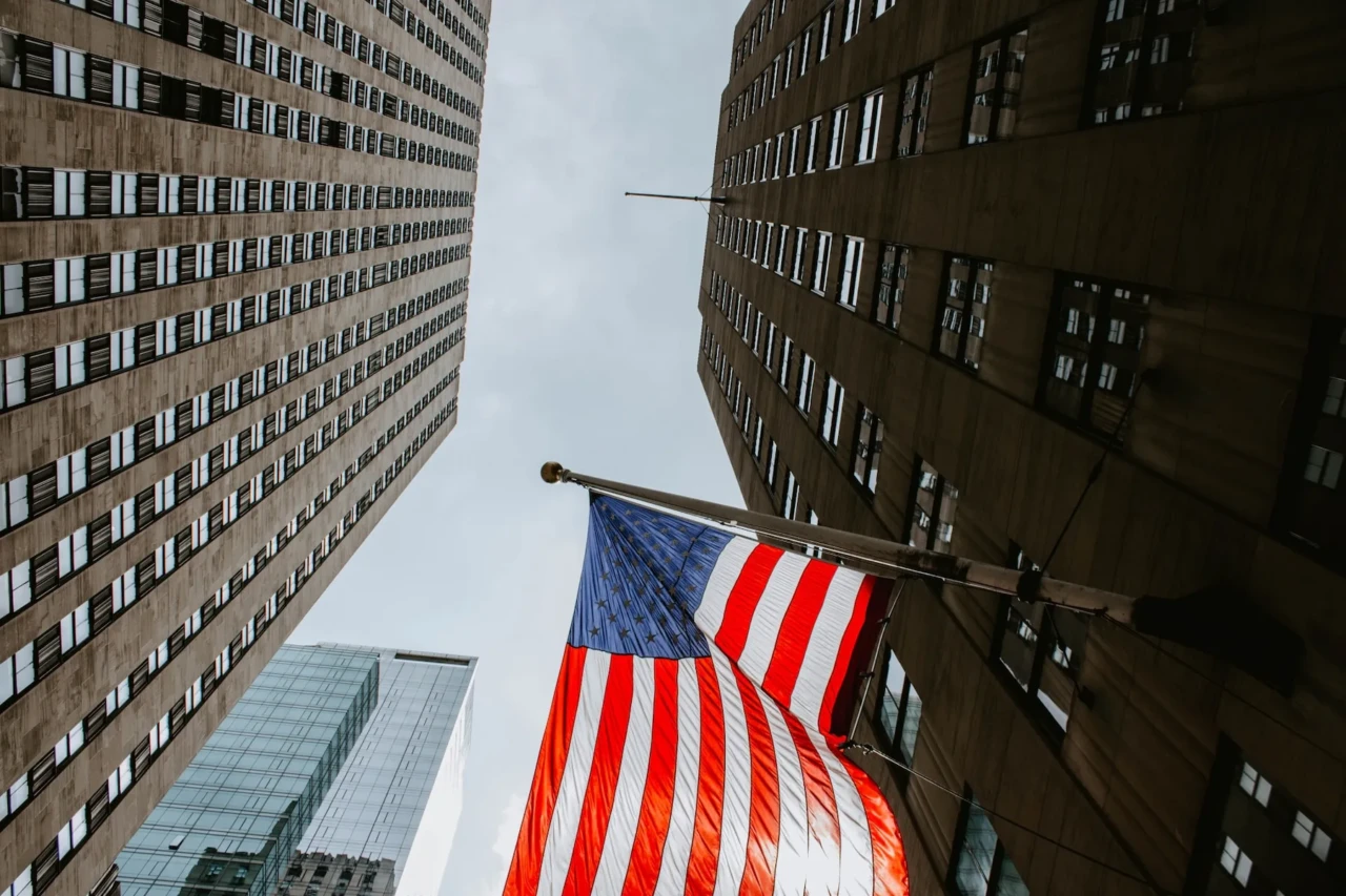 us-flag-building_181624-304